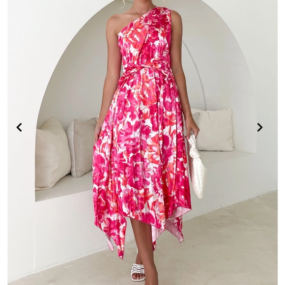 Gingham and Heels One shoulder midi - floral - Picture 7 of 14